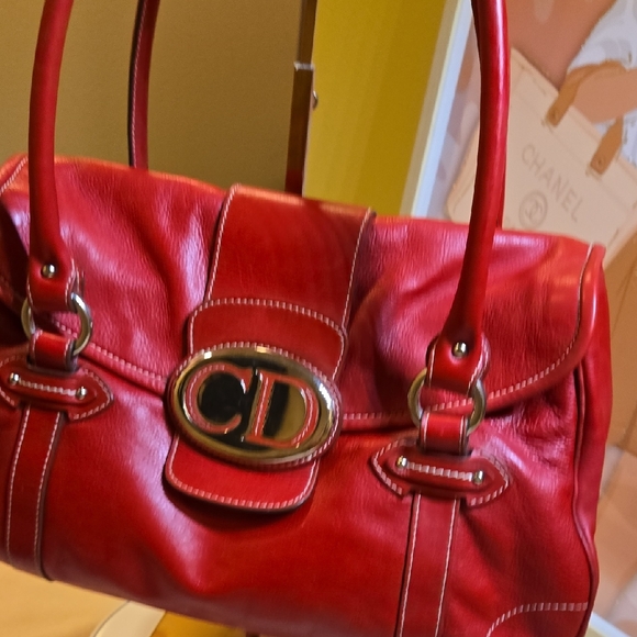 Christian Dior Vibrant Red Pebbled Leather Shoulder Bag with Silver CD Plate - Picture 6 of 17